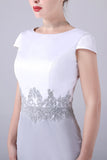 Fourreau argenté genou longueur mère de la robe de mariée avec manteau