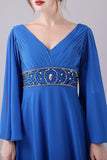 Bleu royal A-ligne col V plissé ras du sol longueur mère de la robe de mariée avec perles