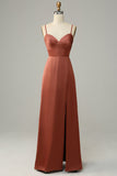 Brick Red Sheath Spaghetti Straps Satin Bridesmaid Robe avec fente