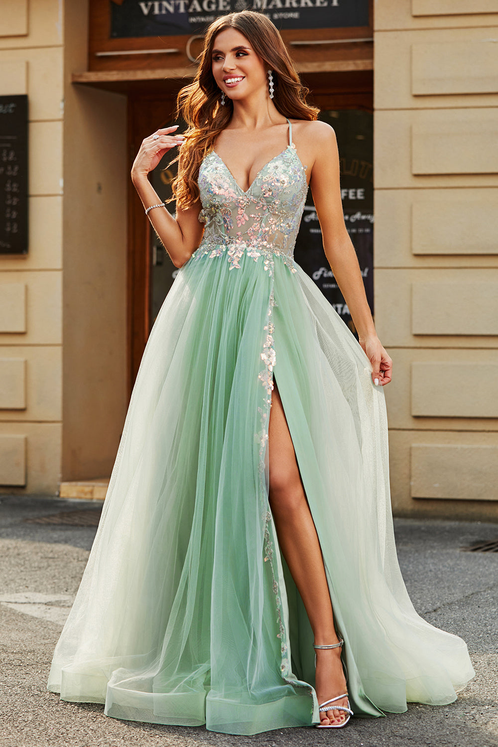 Robe de bal en Tulle perlé vert clair à col en V à col en V avec fente