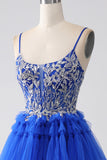 Robe de soirée bleu royal à plusieurs niveaux avec paillettes