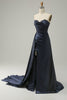 Charger l&#39;image dans la galerie, Une robe de soirée longue marine avec front fendu