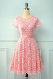 Robe en dentelle rose à manches courtes