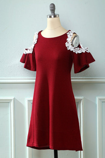 Dark Red Off the Shoulder Knitted Dress avec appliques