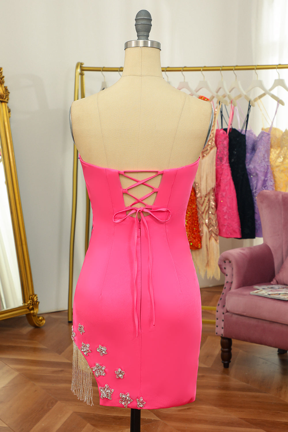 Robe de retour serrée rose avec étoile et franges
