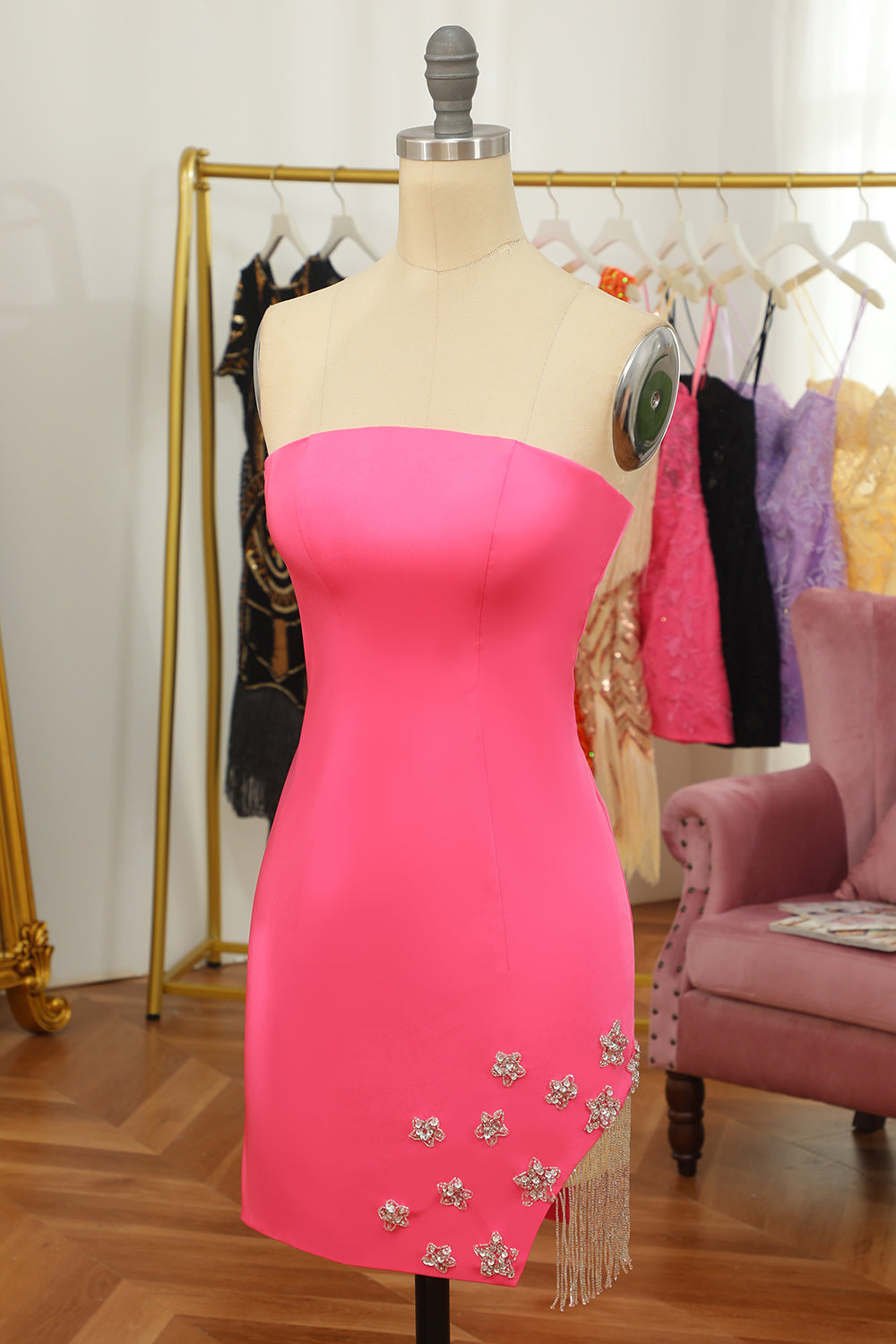 Robe de retour serrée rose avec étoile et franges