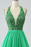 Robe de soirée dos nu vert satiné avec perles