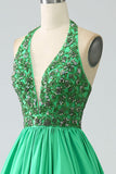 Robe de soirée dos nu vert satiné avec perles