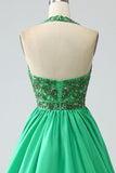 Robe de soirée dos nu vert satiné avec perles