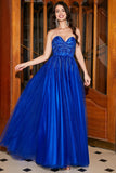 Robe de bal longue perlée en perles bleu royal A-Line Sweetheart avec accessoire