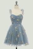 Mignonne A Line Spaghetti Straps Champagne Homecoming Robe avec Broderie