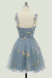 Robe de retour courte A-Line bleue grise avec broderie
