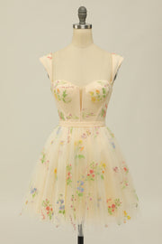Jolie robe de soirée courte coupe trapèze couleur champagne