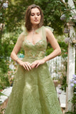 Robe longue de bal vert clair avec broderie