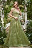 Robe longue de bal vert clair avec broderie