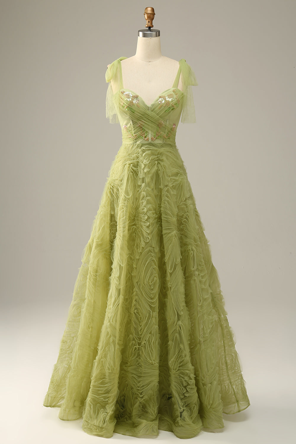 Robe longue de bal vert clair avec broderie