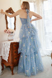 Une robe de bal Line Halter Grey Blue Plus Size avec broderie