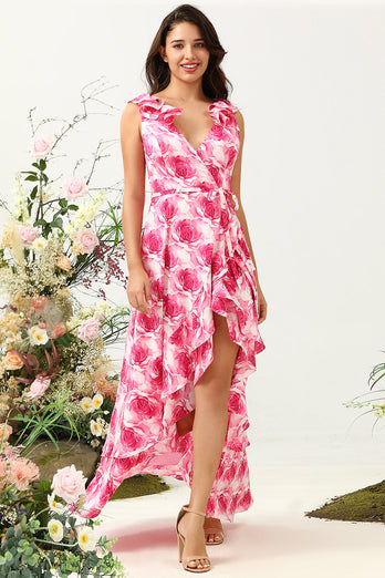 Une robe de demoiselle d’honneur longue imprimée de col V de fleur rose avec des volants