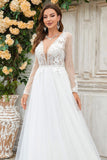 Robe de mariée Deep V-Neck Ivory Tulle Sweep Train avec dentelle