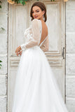 Robe de mariée Deep V-Neck Ivory Tulle Sweep Train avec dentelle