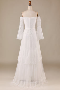 Une ligne de l’épaule ivoire balayage train manches évasées robes de mariée