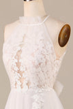 Charmant A Line Halter Neck Ivoire Dos Ouvert Tulle Balayage Train Robe de mariée avec dentelle