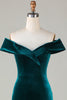 Charger l&#39;image dans la galerie, Sirène en velours vert paon à épaules dénudées Robe de demoiselle d’honneur avec fente