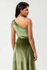 Charger l&#39;image dans la galerie, Une épaule Une ligne Velvet Robe de demoiselle d’honneur verte avec fente