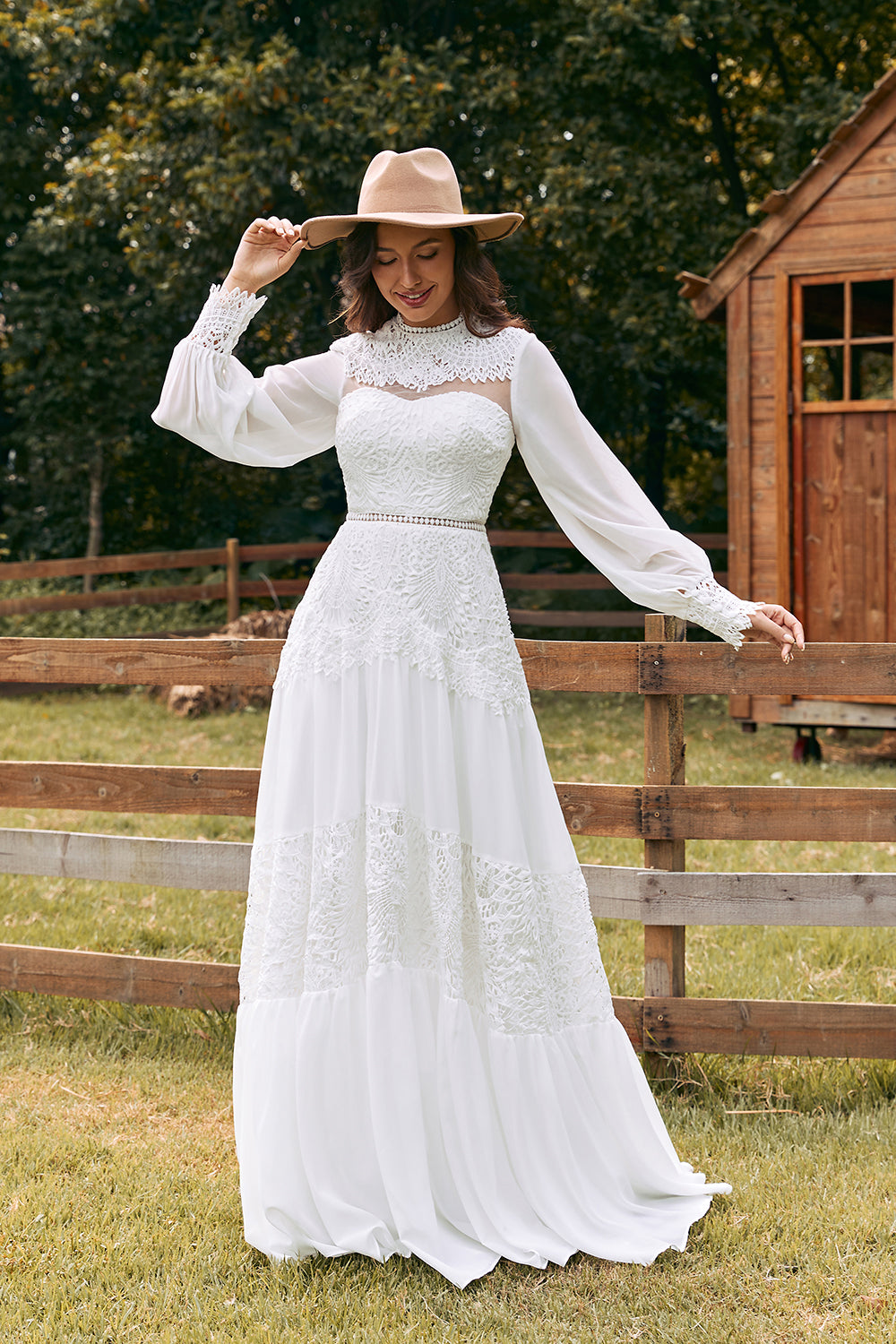 Robe de mariée bohème à manches longues ivoire avec dentelle