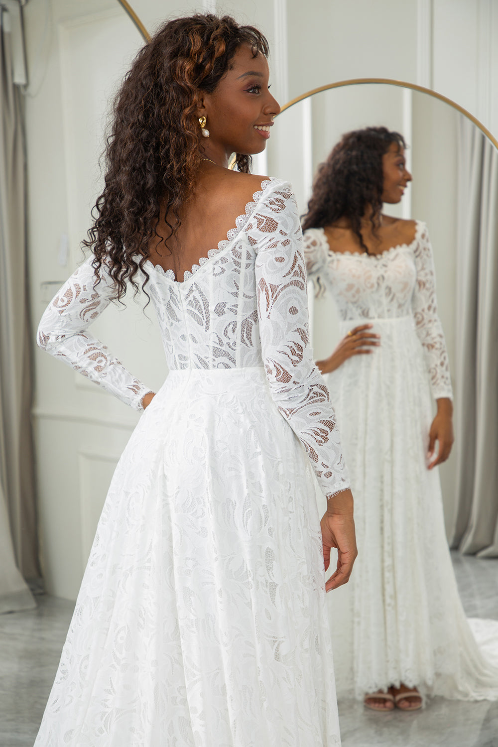 Robe de mariee en dentelle trapeze ivoire avec manches