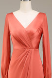 Robe de demoiselle d’honneur en satin terracotta à col en V avec fente