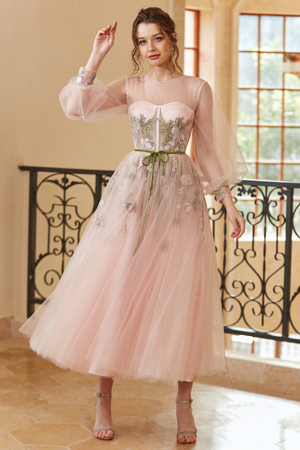 Une ligne Jewel Light Nude Tea Length Prom Robe de bal à manches longues