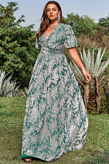 Une robe de bal Line V col vert imprimé floral plus grande taille avec manches courtes