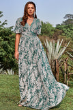 Une robe de bal Line V col vert imprimé floral plus grande taille avec manches courtes