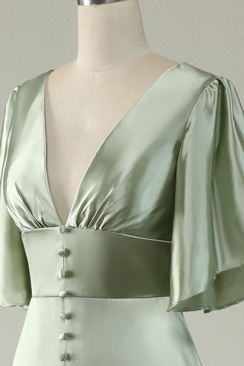 Charger l&#39;image dans la galerie, Une robe de demoiselle d’honneur vert clair à col V profond avec demi-manches