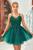Une ligne Spaghetti Straps Vert foncé Robe courte Cocktail avec appliques Perlation