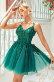 Une ligne Spaghetti Straps Vert foncé Robe courte Cocktail avec appliques Perlation
