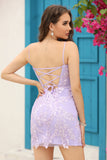 Robe courte en dentelle lilas moulante