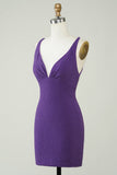 Robe courte de retour élégante à col V profond violet avec Criss Cross Back