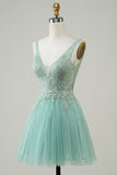 Une ligne de robe verte mignonne avec des appliques