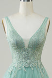 Une ligne de robe verte mignonne avec des appliques