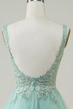 Une ligne de robe verte mignonne avec des appliques