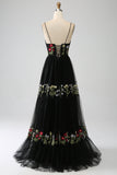 Robe de Soirée noire trapèze à bretelles spaghetti brodées longue corset