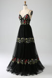 Robe de Soirée noire trapèze à bretelles spaghetti brodées longue corset