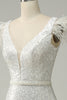 Charger l&#39;image dans la galerie, Paillettes blanches V col sirène longue robe de soirée avec plumes