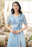 Robe mère de mariée bleue à col en V avec appliqués