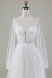 Robe de mariée en tulle plissée ivoire à col en V et manches longues