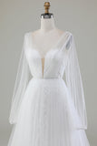 Robe de mariée en tulle plissée ivoire à col en V et manches longues