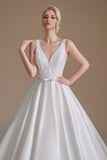 Robe de mariée blanche A-Line col V avec dentelle