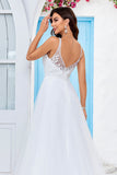 Col en V ivoire Tulle Sweep Train A Line Robe de mariée avec dentelle